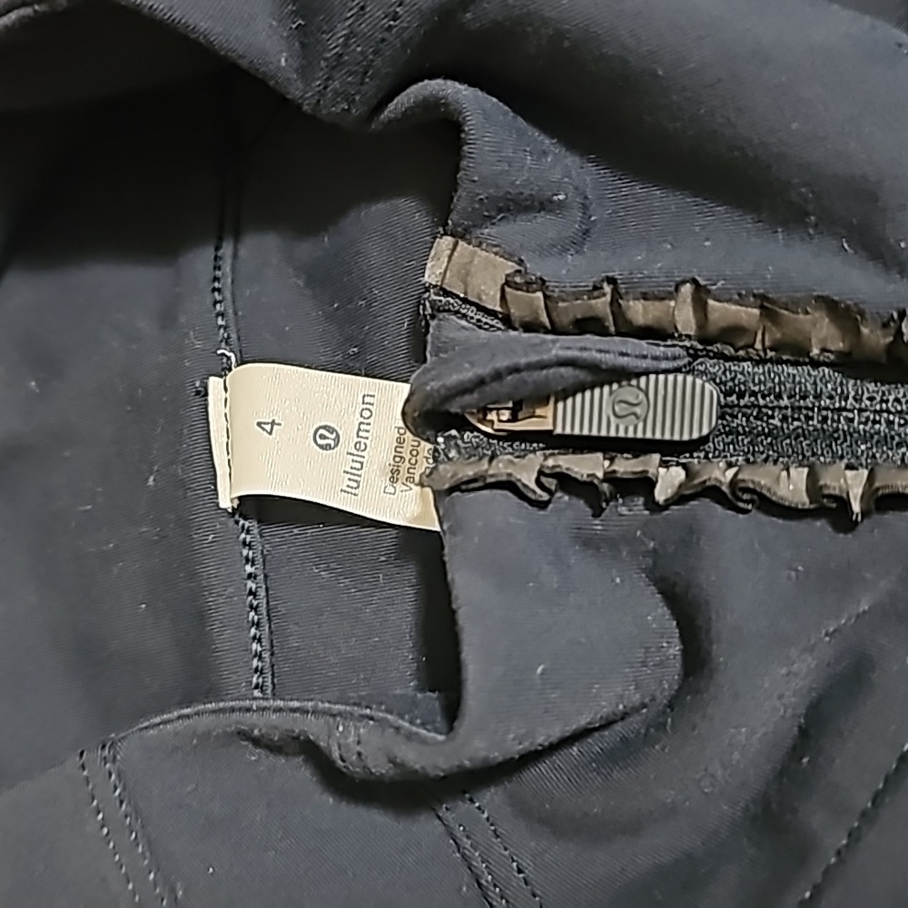 Lululemon - Picture 3 of 4